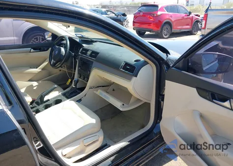 2015 Volkswagen Passat S z USA, uszkodzony, nr VIN 1VWAS7A36FC089366